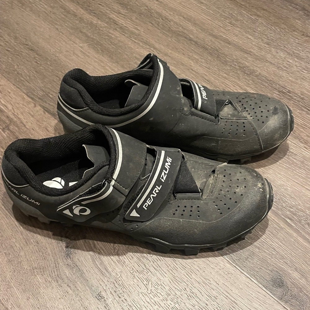 Pearl Izumi women mountain bike shoe 40